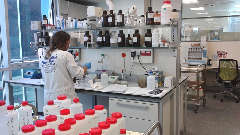 Laboratorio de aguas de Soningeo